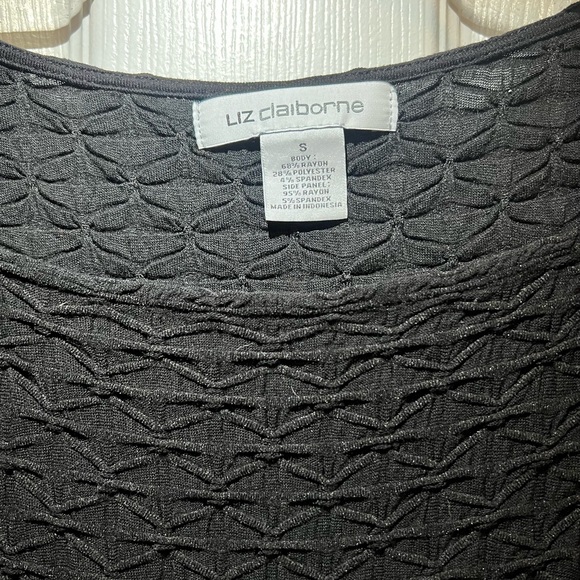 Black textured sleeveless top - Picture 2 of 2